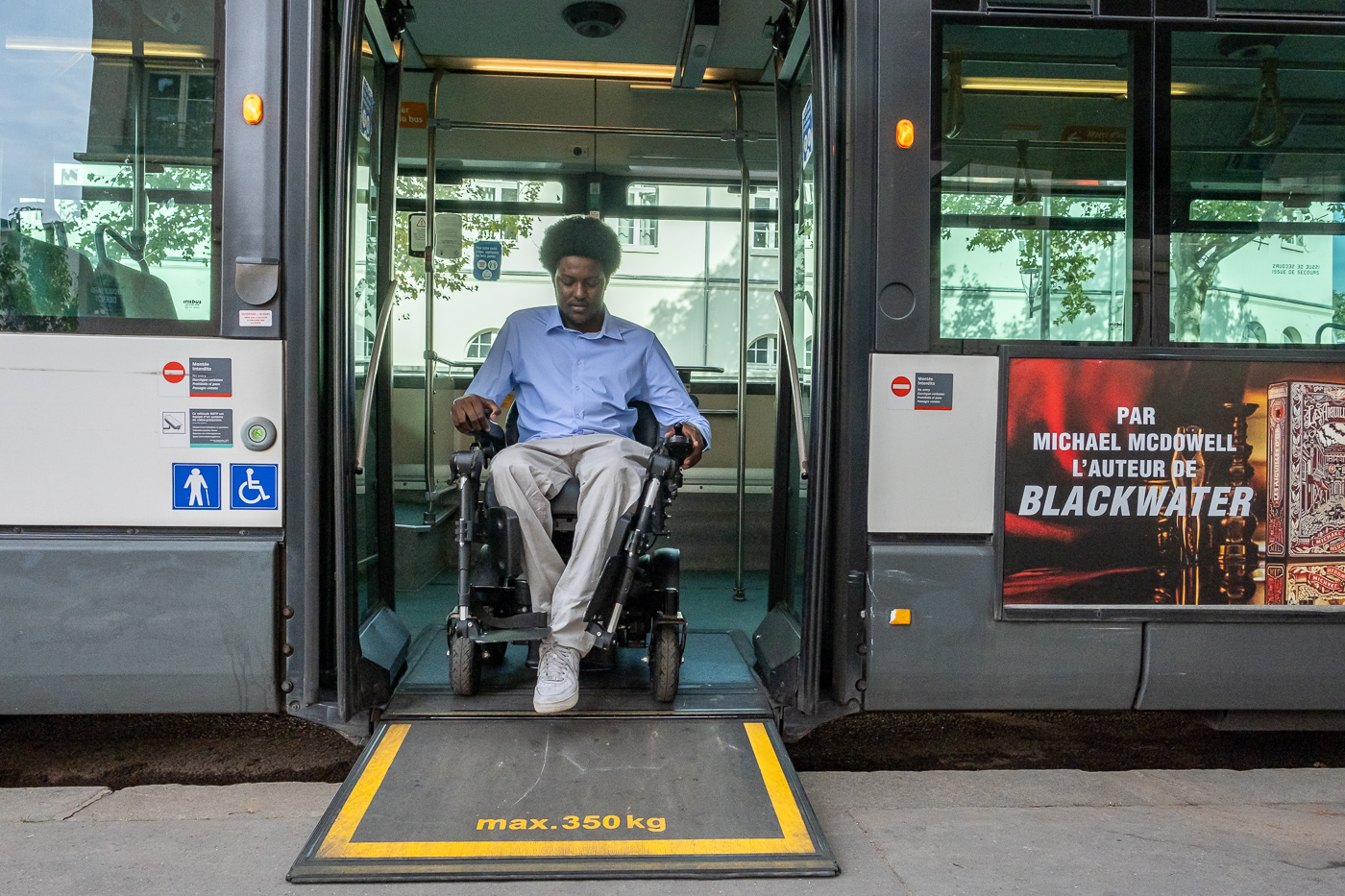 découvrez toutes les informations sur l'accessibilité à paris 75004 : transports, lieux publics, établissements adaptés et initiatives pour faciliter la mobilité des personnes en situation de handicap dans le 4e arrondissement.