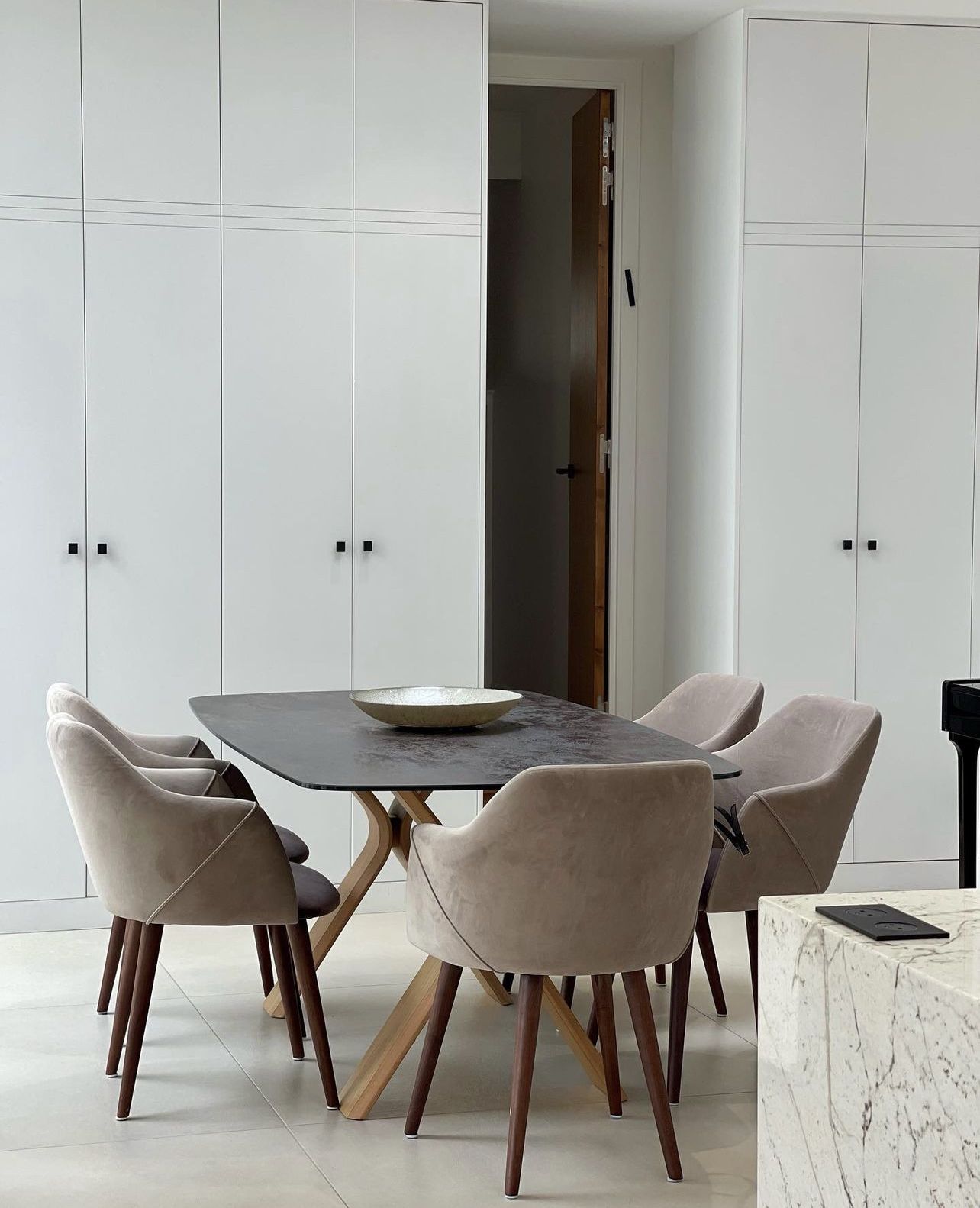 aménagement intérieur haut de gamme 4ᵉ arrondissement découvrez nos solutions d'aménagement intérieur luxe pour transformer votre espace en un véritable havre de paix. alliez élégance et confort avec nos designs exclusifs et personnalisez votre intérieur selon vos envies. faites le choix du raffinement et de la sophistication avec nos prestations haut de gamme.