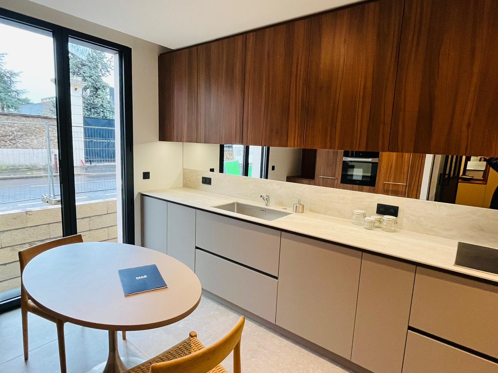 Aménagement intérieur sur mesure à Paris 75004 : créez un espace qui vous ressemble découvrez nos solutions d’aménagement intérieur sur mesure à paris : mobilier personnalisé, optimisation de l’espace et design élégant pour transformer votre intérieur selon vos envies.