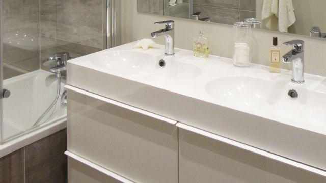 Aménager une petite salle de bain à Paris 75004 : idées pratiques confiez l’aménagement de votre salle de bain à paris 75004 à des experts ! bénéficiez de conseils personnalisés, d’un design moderne et d’une réalisation sur mesure pour une salle de bain fonctionnelle et élégante.