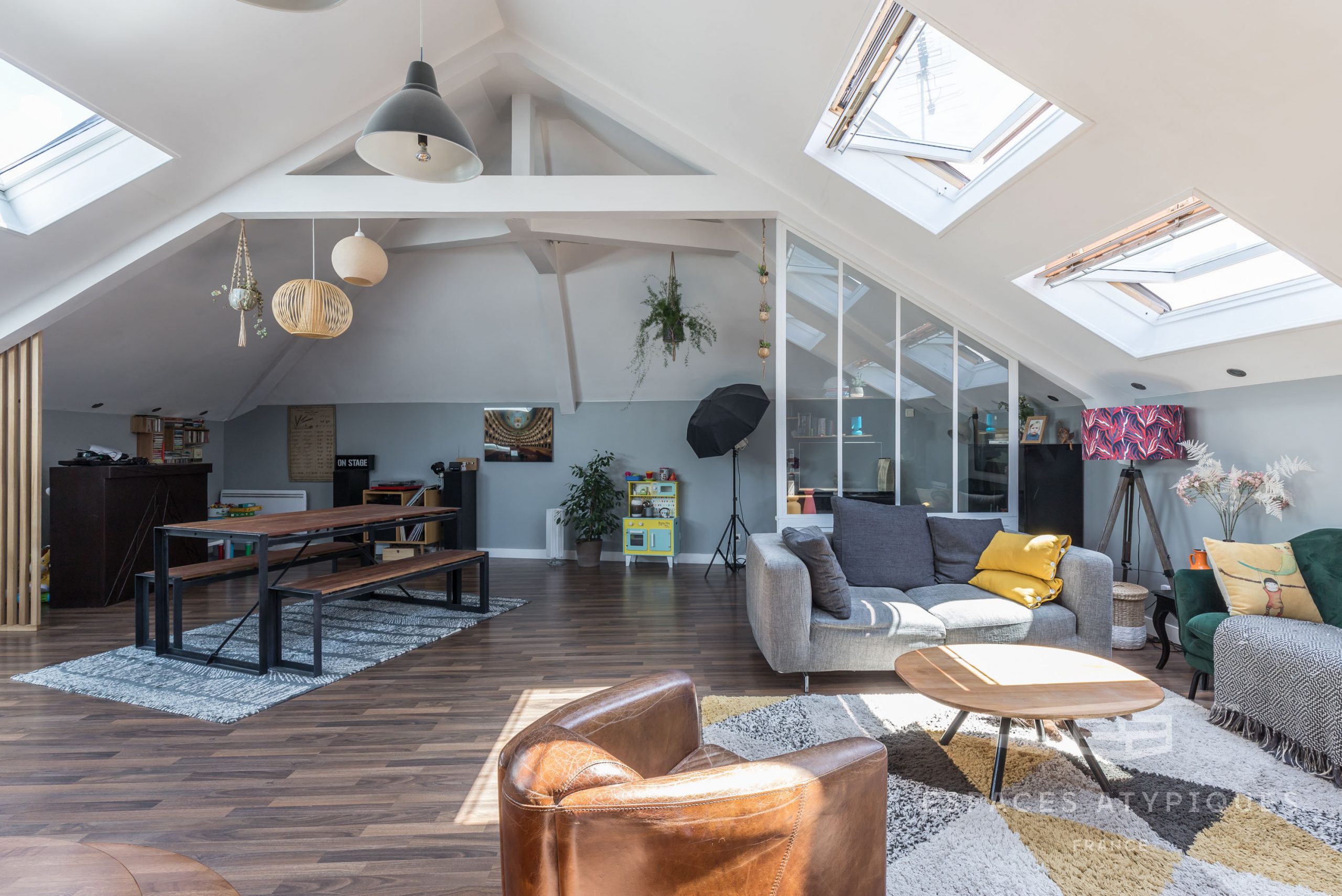 Un appartement au charme unique à deux pas de Paris découvrez cet appartement charmant situé à proximité de paris, idéal pour un séjour confortable et agréable dans un cadre paisible tout en restant proche de la capitale.