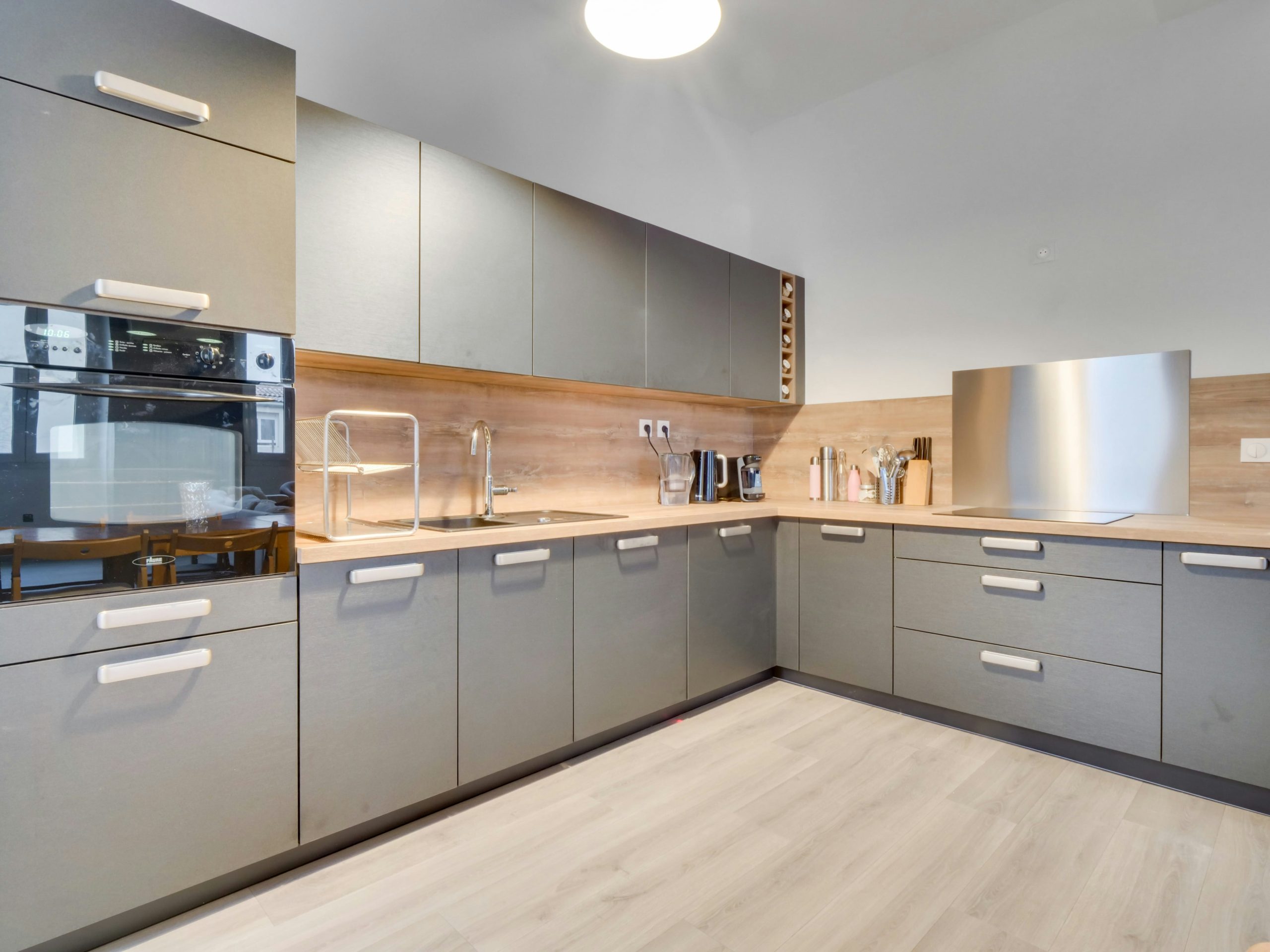 Les avantages de faire appel à un professionnel pour rénover sa cuisine à Paris découvrez les avantages de la rénovation de cuisine professionnelle à paris : modernisez votre espace, optimisez la productivité et respectez les normes d’hygiène grâce à des solutions adaptées aux professionnels de la restauration.