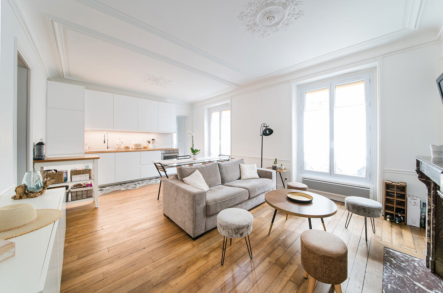 d&eacute;couvrez le co&ucirc;t estimatif de la r&eacute;novation d&rsquo;un appartement ou d&rsquo;une maison de 60m2. guide des prix selon les travaux (peinture, sols, plomberie, etc.), conseils pour optimiser votre budget et exemples de devis.