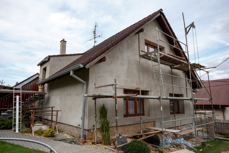 d&eacute;couvrez les crit&egrave;res essentiels pour r&eacute;ussir votre r&eacute;novation : conseils pratiques, choix des mat&eacute;riaux, normes &agrave; respecter et astuces pour optimiser votre budget.
