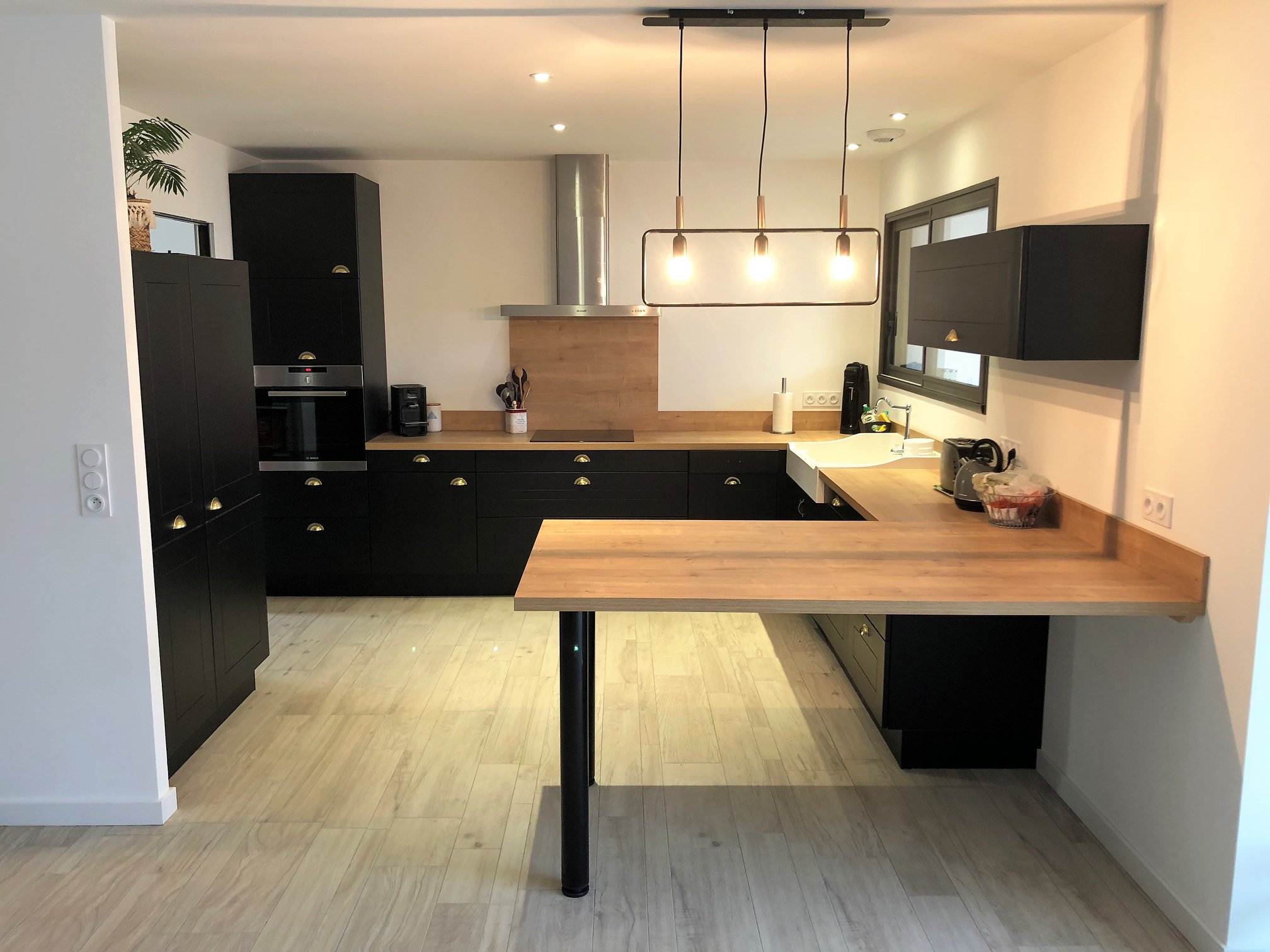 découvrez notre service de cuisine sur mesure 4ᵉ, où design et fonctionnalité se rencontrent pour créer l'espace culinaire de vos rêves. personnalisez chaque détail pour un intérieur unique et élégant.