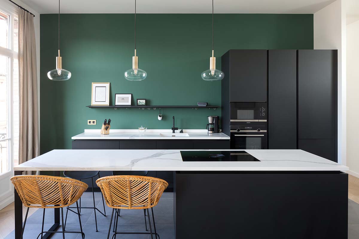 d&eacute;couvrez nos cuisines r&eacute;nov&eacute;es &agrave; paris : design moderne, mat&eacute;riaux de qualit&eacute; et finition sur mesure. transformez votre espace culinaire avec notre expertise en r&eacute;novation.