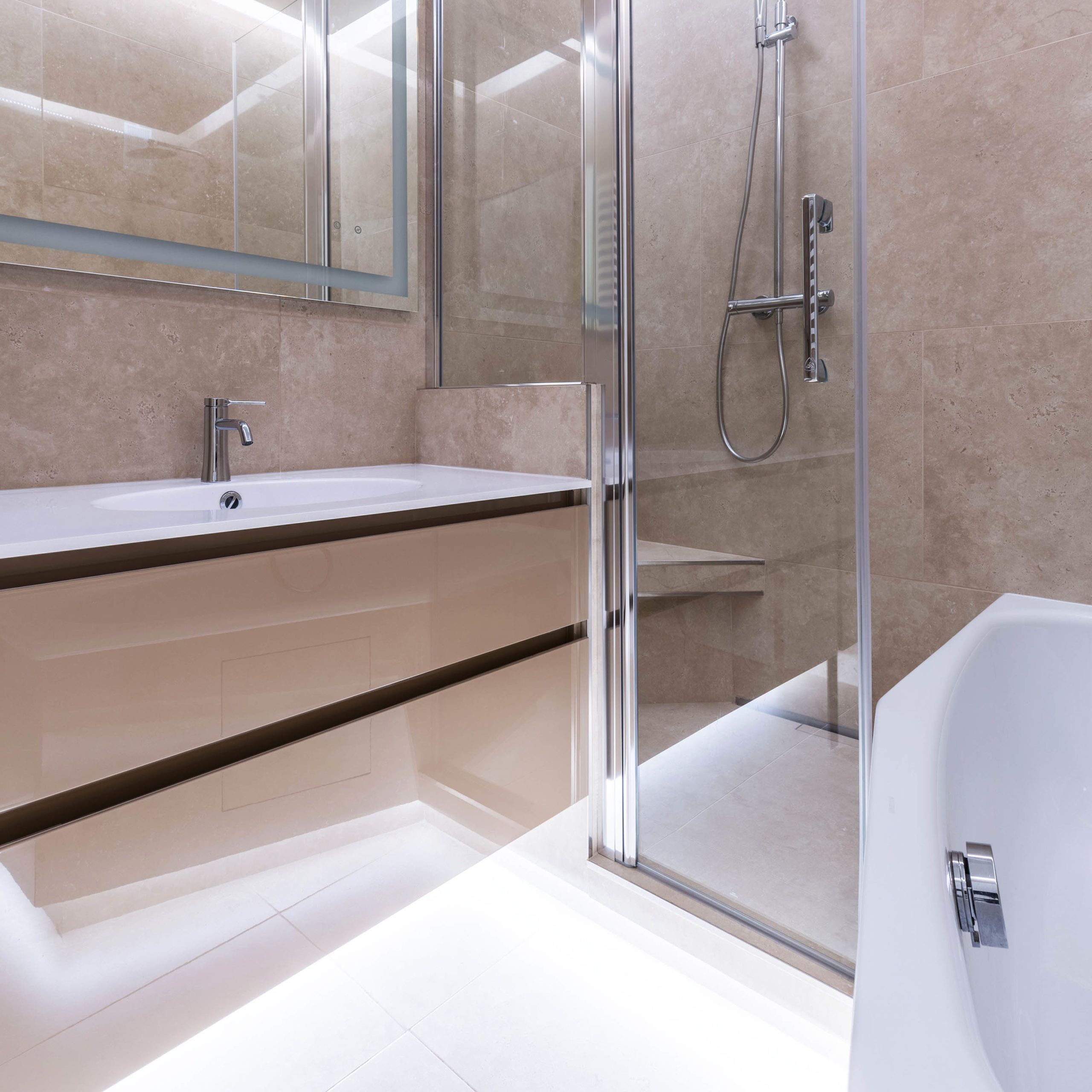 Idées de design pour une salle de bain rénovée à Paris 75004 découvrez nos conseils et inspirations pour un design de salle de bain élégant à paris 75004. aménagement, décoration et idées modernes pour sublimer votre espace.