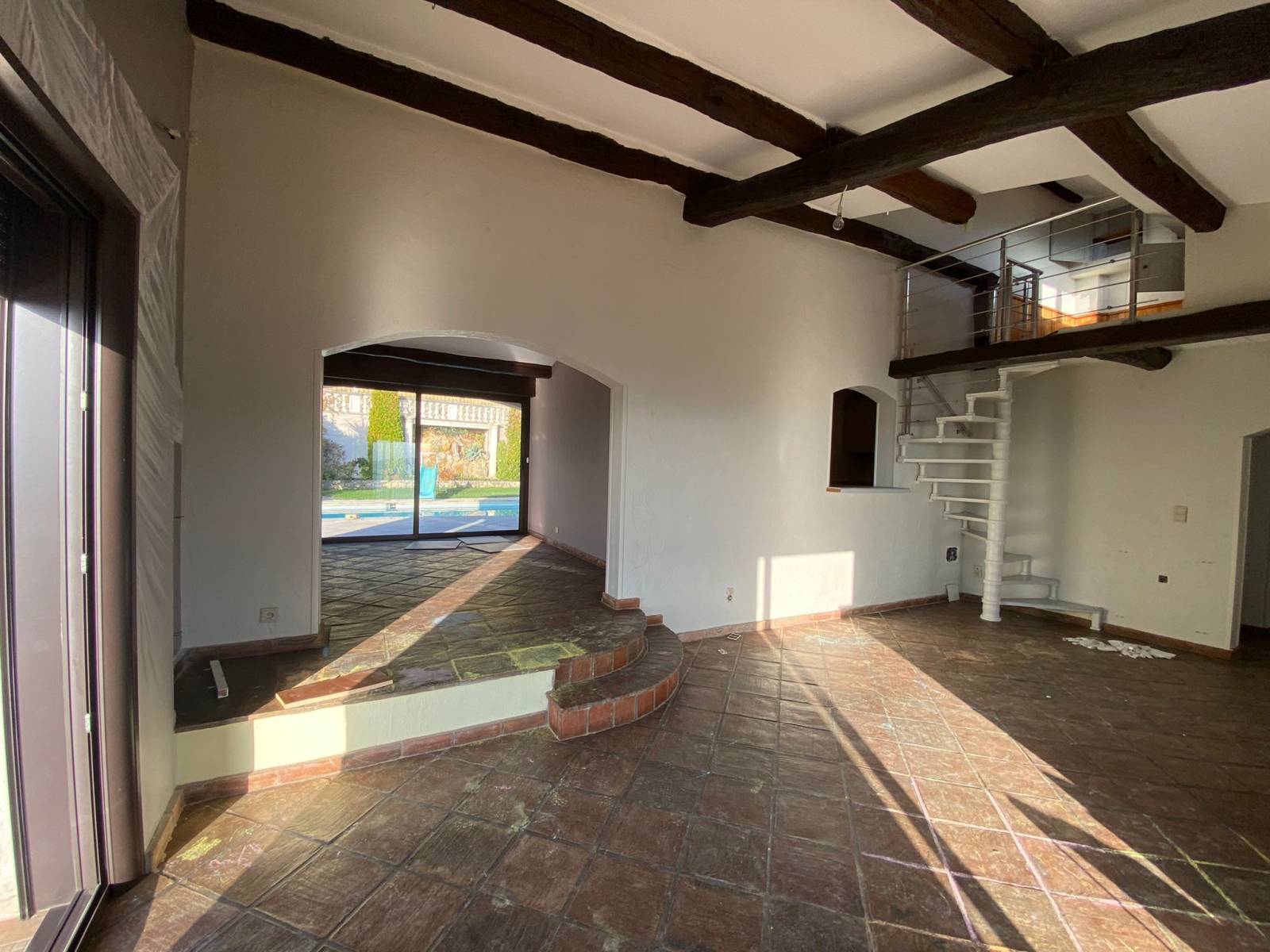 Comment déterminer l’état réel de sa maison avant les travaux ? découvrez comment évaluer l’état d’une maison avant d’engager des travaux : points de contrôle, conseils d’experts et erreurs à éviter pour réussir votre projet de rénovation.