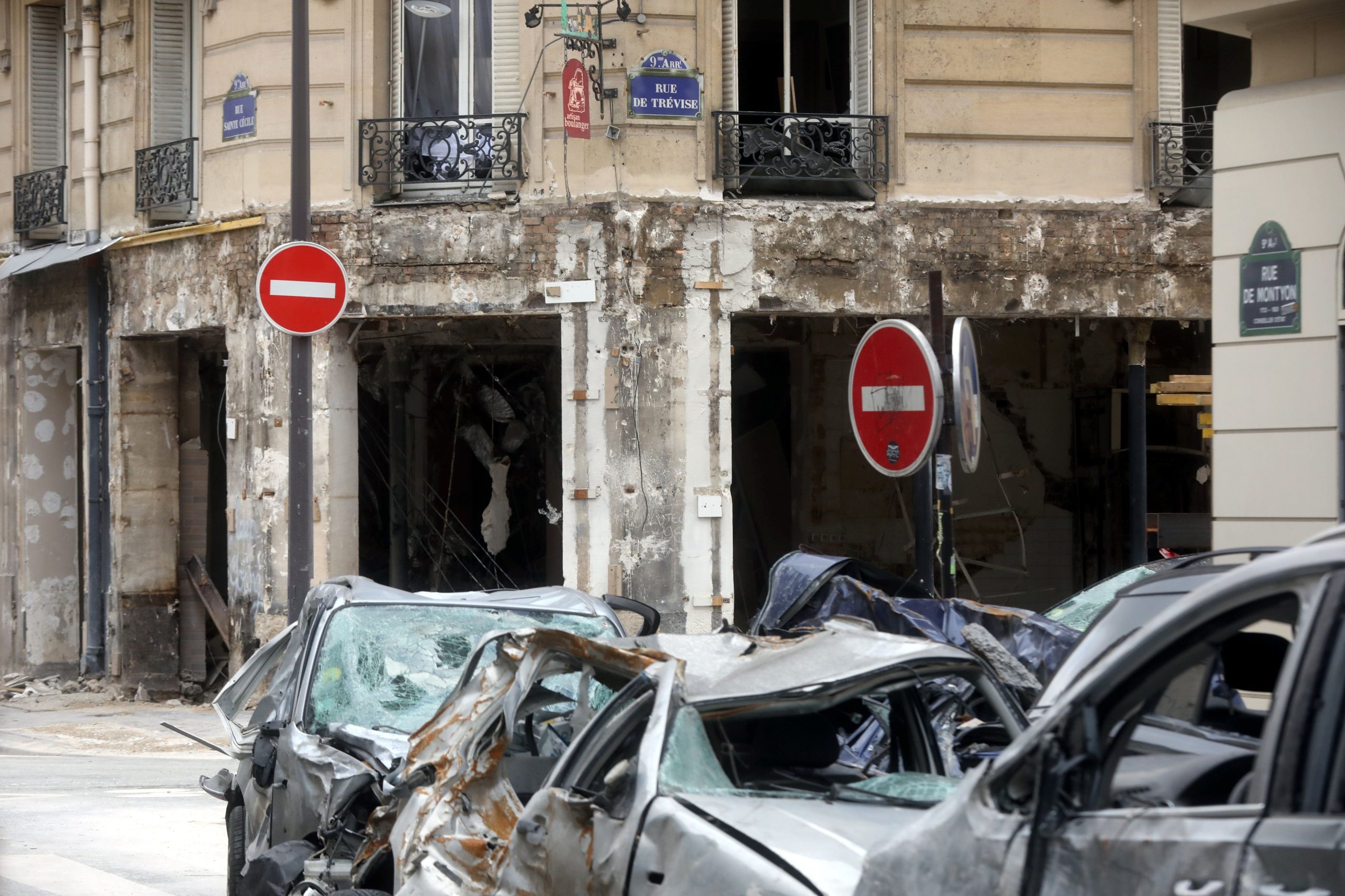 Une explosion rue de Trévise à Paris : des résidents contraints de s'endetter pour retrouver leur logement découvrez comment l'explosion à paris a aggravé la situation financière des résidents, désormais confrontés à de lourdes dettes et des difficultés croissantes pour se reconstruire.