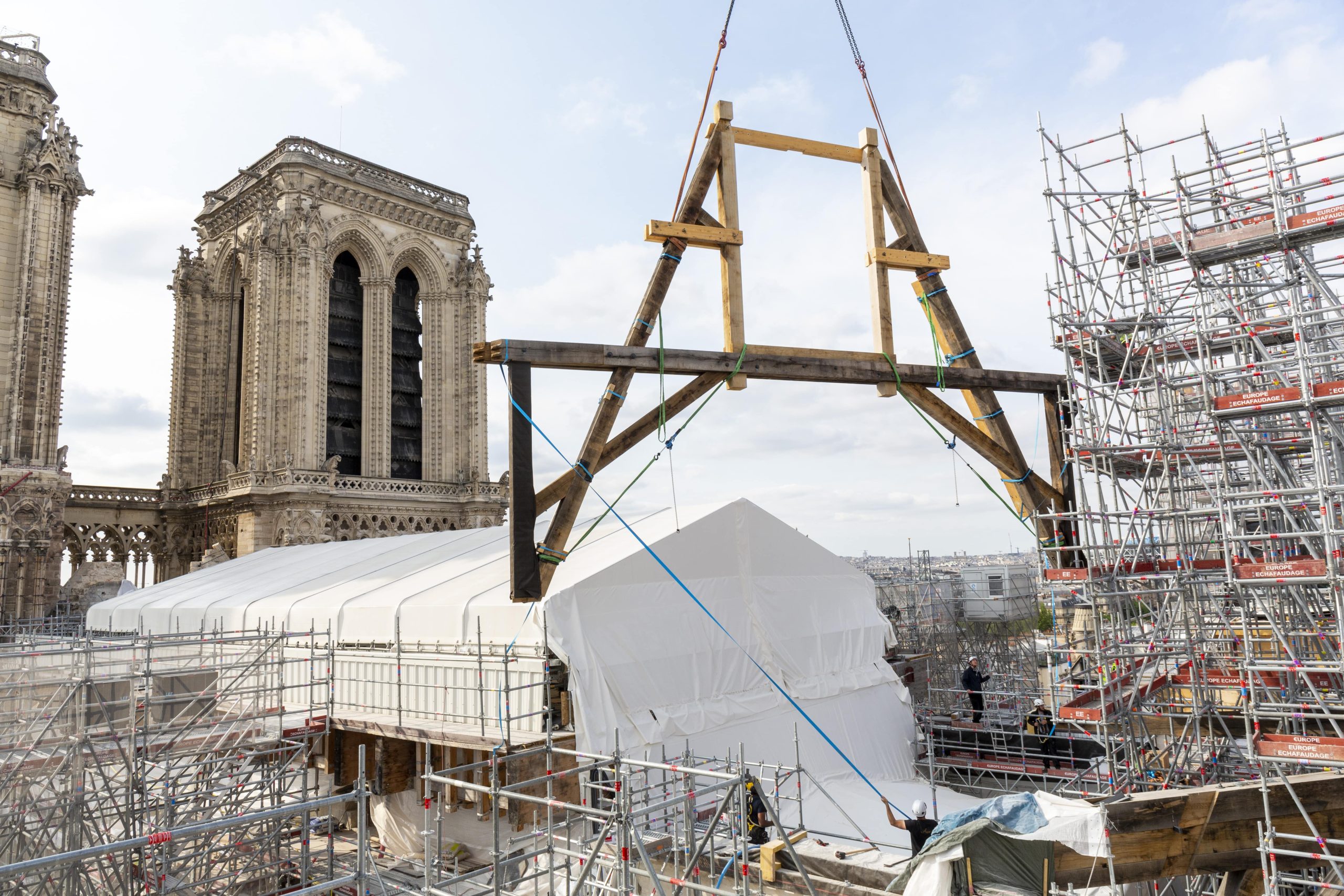Comment gérer son chantier de rénovation à Paris 4 ? découvrez nos services de gestion de chantier pour vos projets de rénovation à paris 4. suivi personnalisé, respect des délais et qualité assurée pour tous vos travaux de rénovation intérieure ou extérieure.