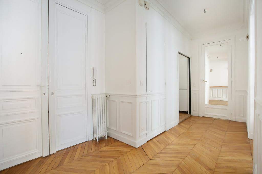 d&eacute;couvrez notre guide complet pour r&eacute;ussir la r&eacute;novation de votre appartement &agrave; paris : conseils pratiques, &eacute;tapes cl&eacute;s, budget, choix des artisans et astuces pour optimiser votre investissement immobilier.