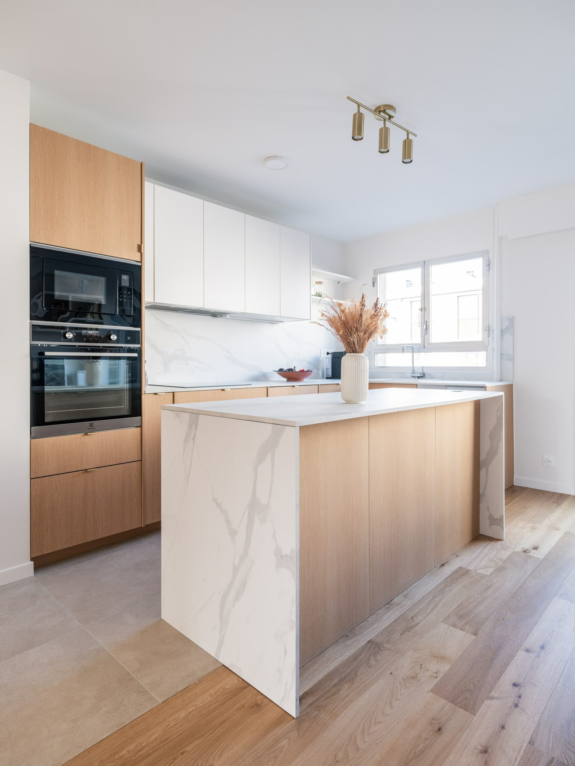 Artisan rénovation d’intérieur à Paris 75004 : le guide complet pour transformer votre espace découvrez notre guide complet de la rénovation intérieure à paris 75004 : conseils, astuces et professionnels pour transformer votre appartement ou maison dans le marais. obtenez des idées inspirantes et gérez vos travaux en toute sérénité !