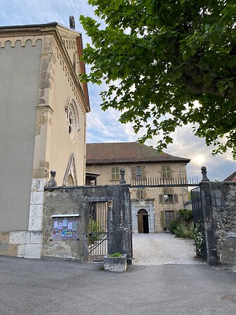 Découvrez la Maison de la Visitation à Vaugirard : un havre de paix et d'histoire découvrez la maison de la visitation : lieu historique et culturel. infos pratiques, horaires, visites guidées et événements. un patrimoine d