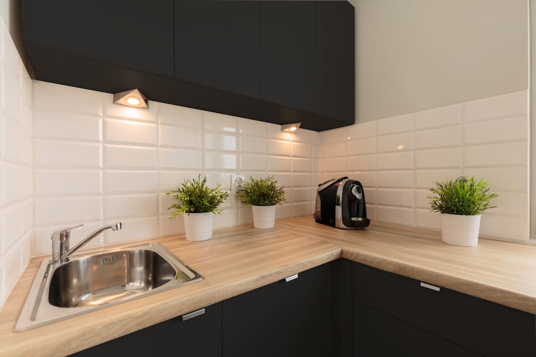 Comment rendre une cuisine plus moderne ? découvrez nos conseils et astuces pour moderniser votre cuisine facilement. transformez votre espace avec des idées déco tendance et des solutions fonctionnelles adaptées à tous les budgets.