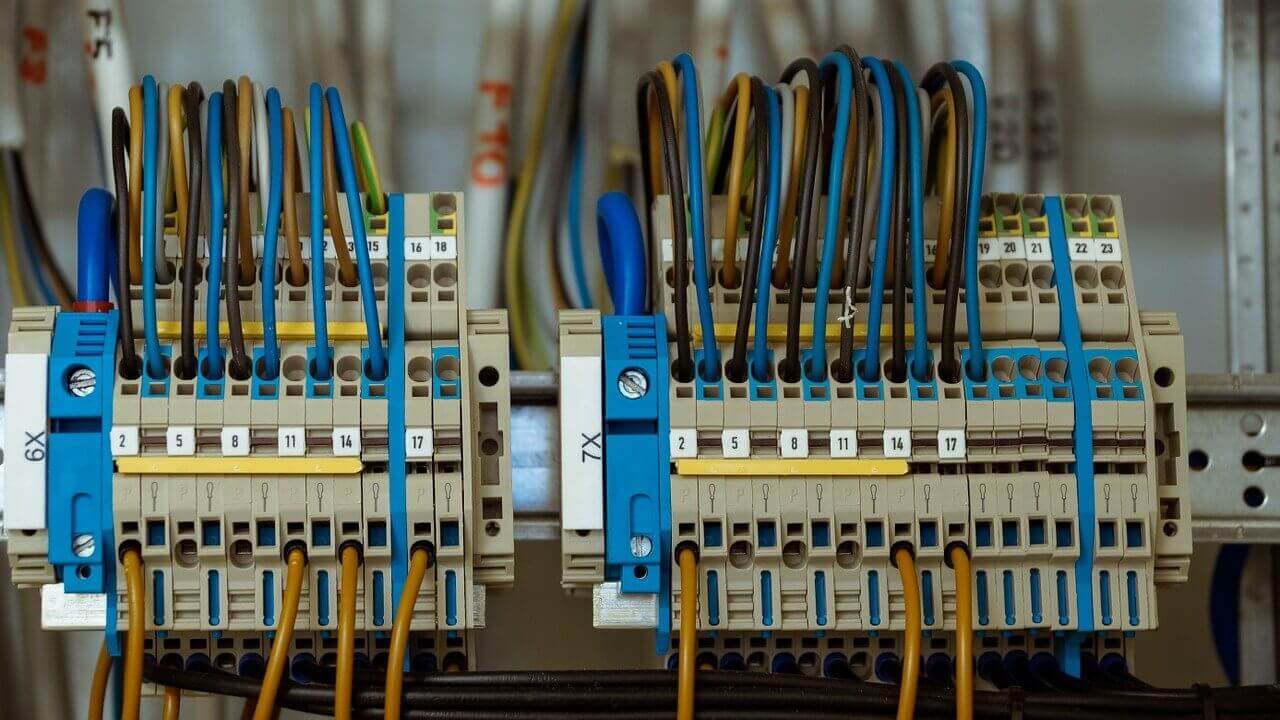 mise aux normes électrique : prix à 75004 découvrez les normes électriques en vigueur dans le 75004. informez-vous sur les réglementations et les standards de sécurité indispensables pour garantir une installation électrique fiable et conforme aux exigences en matière de sécurité.