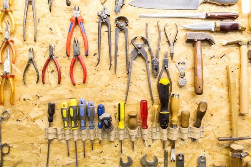 Quels outils de bricolage sont indispensables pour rénover un appartement à Paris 75004 ? découvrez les outils de bricolage indispensables pour réussir la rénovation de votre appartement. transformez vos espaces avec des conseils pratiques et des équipements essentiels pour tous vos projets diy.