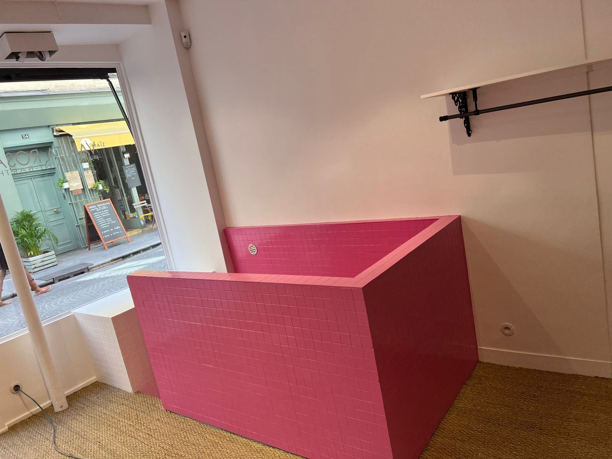 d&eacute;couvrez nos services de peinture int&eacute;rieure &agrave; paris 4ᵉ, combinant expertise et cr&eacute;ativit&eacute; pour transformer votre espace de vie en un lieu unique. faites confiance &agrave; nos artisans pour r&eacute;aliser des travaux de qualit&eacute; qui refl&egrave;tent votre style.