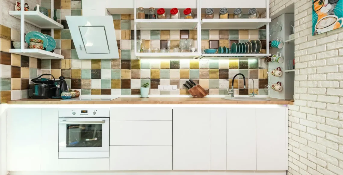 Comment rajeunir une vieille cuisine ? découvrez nos astuces et conseils pour rajeunir votre cuisine facilement : idées déco, rénovation, peinture et aménagement pour moderniser votre espace culinaire et lui donner un coup de neuf.