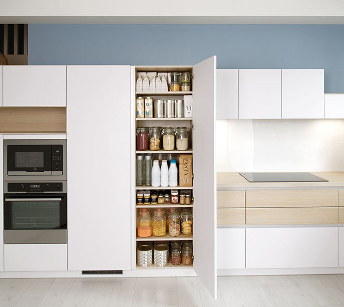 Rénovation cuisine à Paris : optimiser le rangement vertical optimisez l’espace de votre cuisine à paris avec des solutions de rangement vertical pratiques et esthétiques. découvrez nos conseils et idées pour un intérieur organisé et moderne.