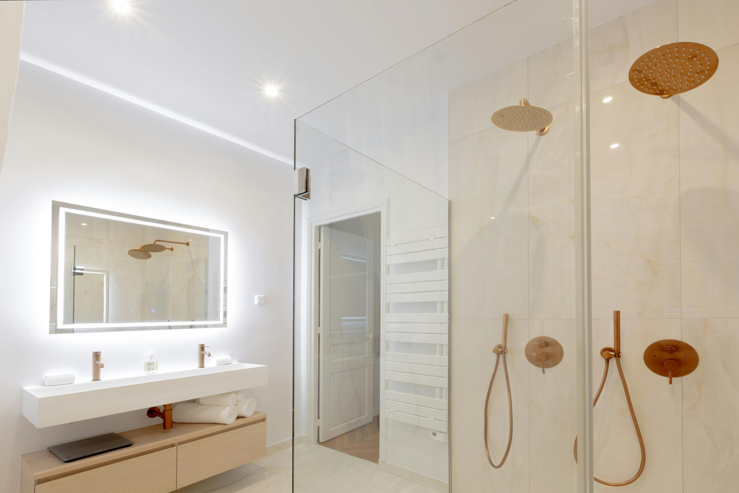 d&eacute;couvrez nos services de r&eacute;novation dans le 4ᵉ arrondissement de paris. transformez votre int&eacute;rieur avec des solutions sur mesure, alliant design moderne et confort. contactez-nous pour un devis gratuit et redonnez vie &agrave; votre espace !