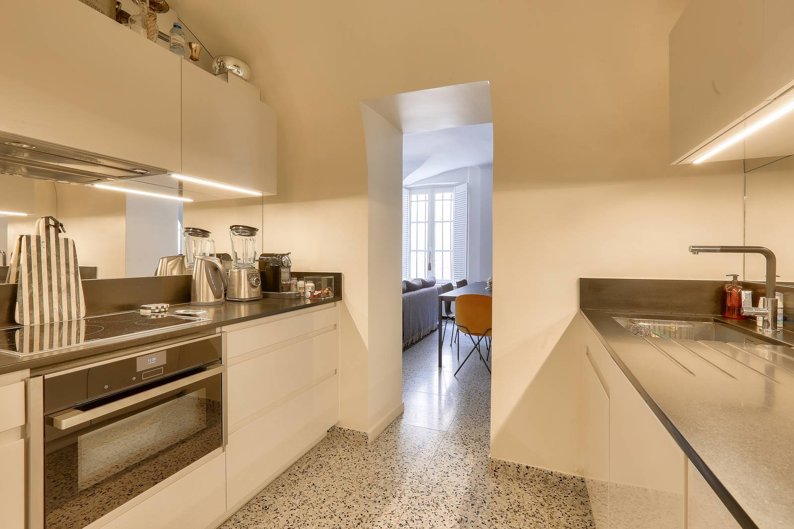 rénovation cuisine dans le Paris 75004 transformez votre cuisine à paris 75004 avec nos services de rénovation sur mesure. alliez design moderne et fonctionnalité pour créer un espace culinaire qui vous ressemble. contactez-nous pour un devis gratuit!