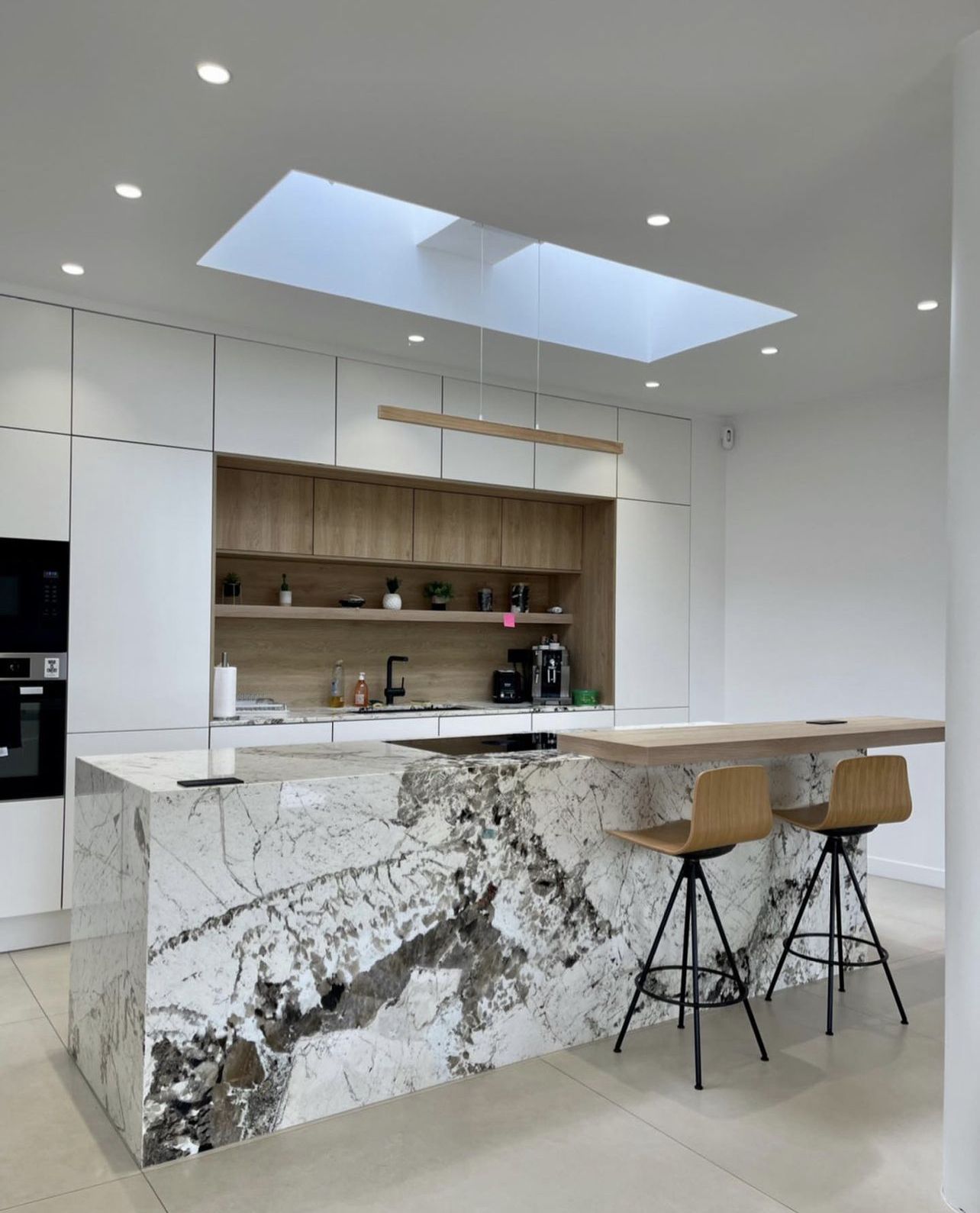 artisan rénovation appartement haut de gamme 75004 découvrez notre service de rénovation haut de gamme dans le 75004, alliant élégance et savoir-faire pour transformer votre espace de vie en un lieu unique et raffiné. profitez d