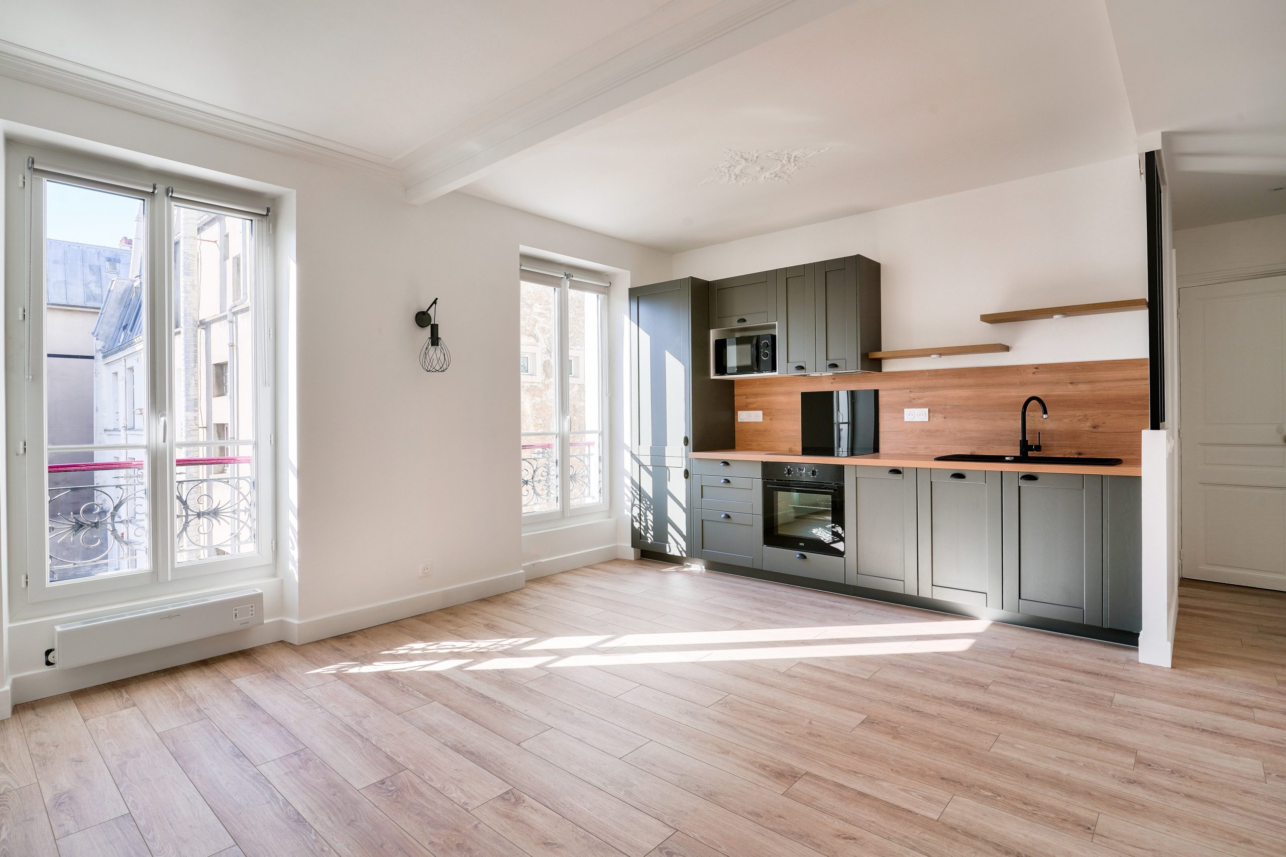 home renovation Paris 75004 découvrez nos services de rénovation de maison à paris 75004, alliant esthétique et confort. transformez votre espace de vie avec des solutions personnalisées et de qualité pour une maison moderne et accueillante.