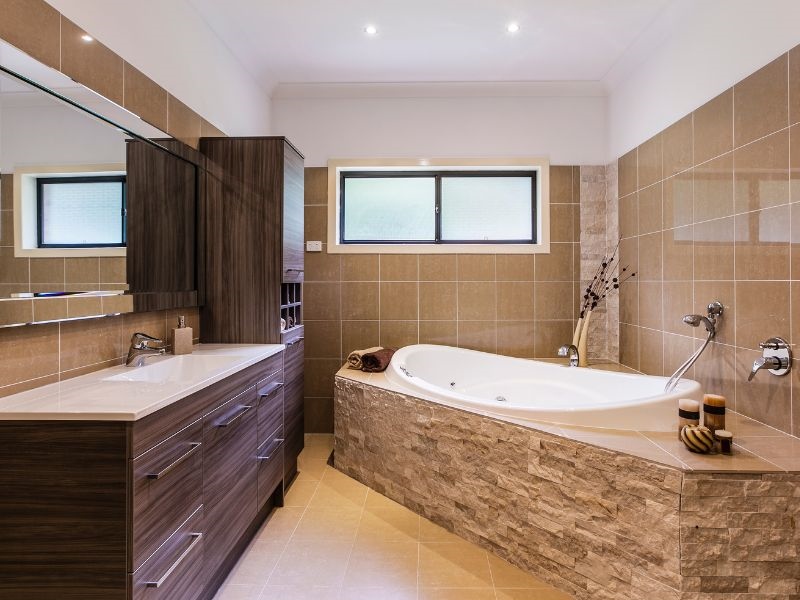 d&eacute;couvrez nos services de r&eacute;novation de salle de bain dans le 75004. transformez votre espace en un lieu moderne et fonctionnel gr&acirc;ce &agrave; notre &eacute;quipe d