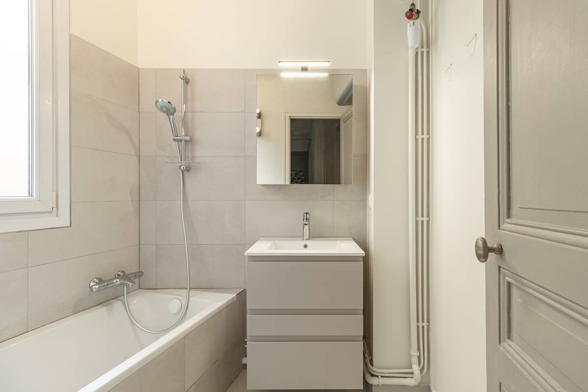 Rénovation de salle de bain à Paris 75004 : conseils d'experts découvrez nos services de rénovation de salle de bain à paris. transformez votre espace avec des designs modernes et des matériaux de qualité. contactez-nous pour un devis personnalisé et réalisez la salle de bain de vos rêves.