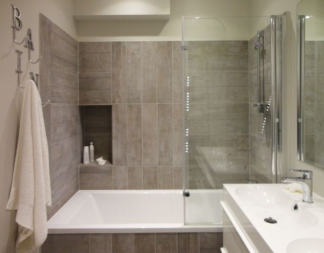 Les tendances pour la rénovation de salle de bain à Paris 75004 transformez votre salle de bain à paris grâce à notre expertise en rénovation. des designs modernes et fonctionnels, des matériaux de qualité et un service sur mesure pour créer l'espace de vos rêves. contactez-nous pour un devis personnalisé !