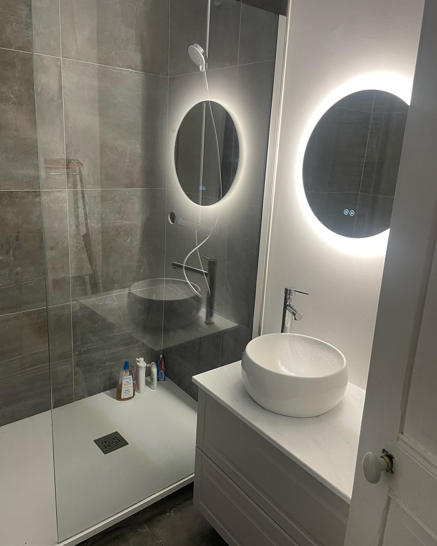 d&eacute;couvrez nos services de r&eacute;novation de salle de bains dans le 75004. transformez votre espace avec des designs modernes, des mat&eacute;riaux de qualit&eacute; et un savoir-faire exceptionnel pour une salle de bains &agrave; la fois esth&eacute;tique et fonctionnelle.