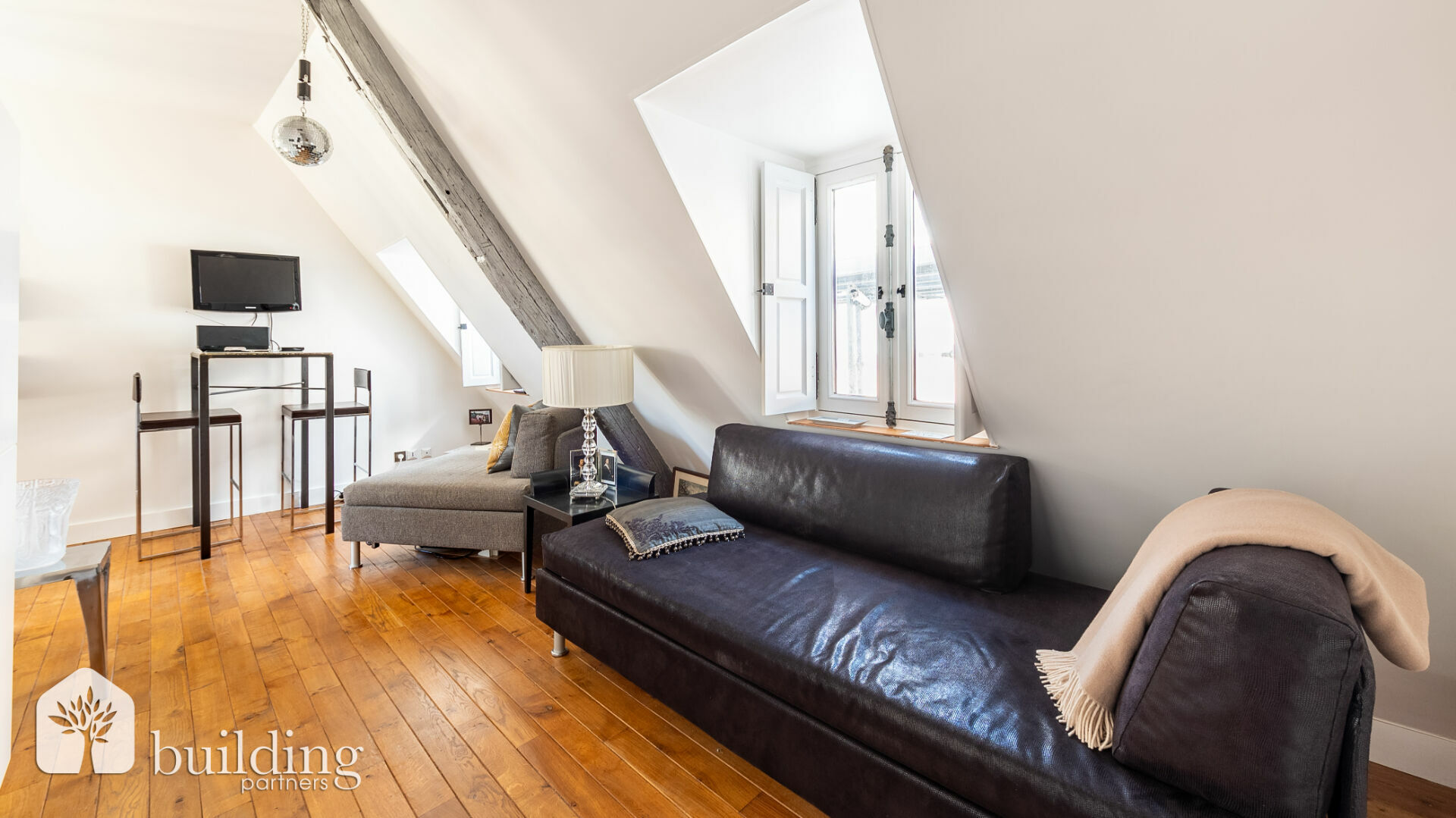 tout savoir sur la rénovation studio 75004 transformez votre studio dans le 75004 avec notre service de rénovation sur mesure. que ce soit pour moderniser votre espace de vie ou optimiser votre aménagement, notre équipe d