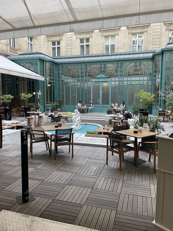 Le célèbre hôtel Westin Paris Vendôme suspend ses activités pour des rénovations impressionnantes s'élevant à un milliard d'euros. découvrez les rénovations milliardaires du westin paris : un hôtel emblématique transformé avec luxe et élégance, mêlant histoire et modernité au cœur de la capitale française.