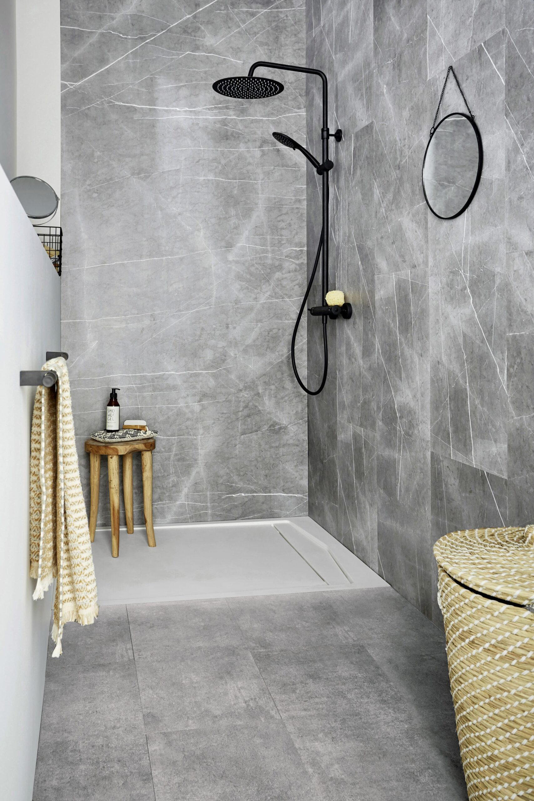 Revêtements de sol : ce qu'il faut savoir pour votre salle de bain à Paris 75004 découvrez les meilleurs revêtements pour salle de bain à paris : carrelage, faïence, vinyle ou résine. conseils personnalisés et installation par des professionnels pour allier design, durabilité et étanchéité dans votre salle d'eau.