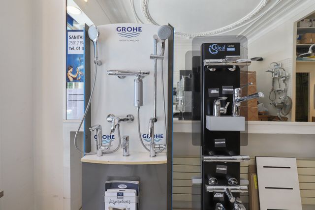 d&eacute;couvrez notre s&eacute;lection de robinetterie de salle de bain &agrave; paris 75004 : robinet design, mitigeur, accessoires et installation sur-mesure. qualit&eacute;, expertise locale et service rapide au c&oelig;ur du marais.