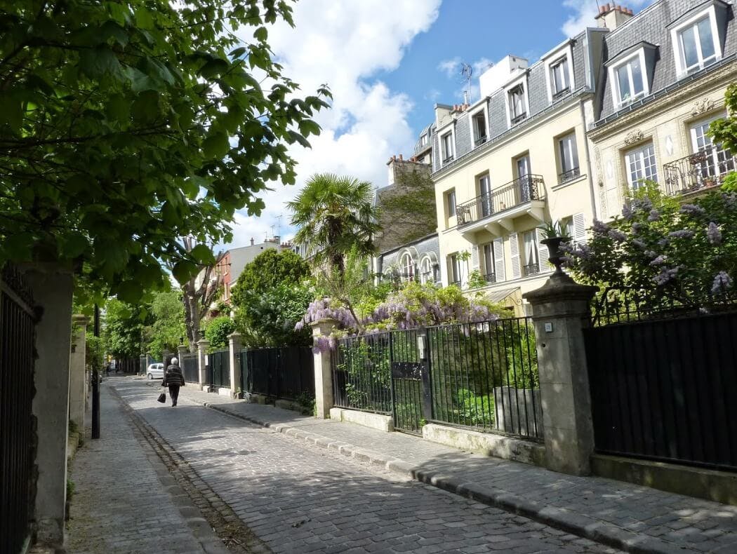 Comment suivre efficacement l'avancement des travaux de rénovation à Paris 75004 ? découvrez les dernières tendances et conseils pour suivre votre projet de rénovation à paris 75004. transformez votre espace de vie avec expertise et créativité grâce à nos idées inspirantes et à nos recommandations de professionnels.