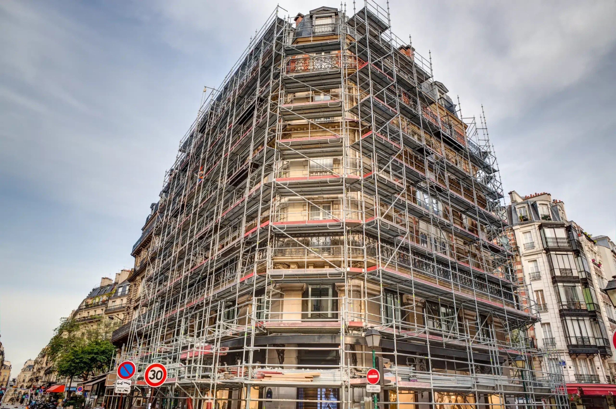 Témoignages de propriétaires sur leur rénovation à Paris 75004 découvrez des témoignages authentiques de rénovations réussies à paris 75004. avis clients, réalisations avant/après et expériences vécues par nos clients dans le marais.