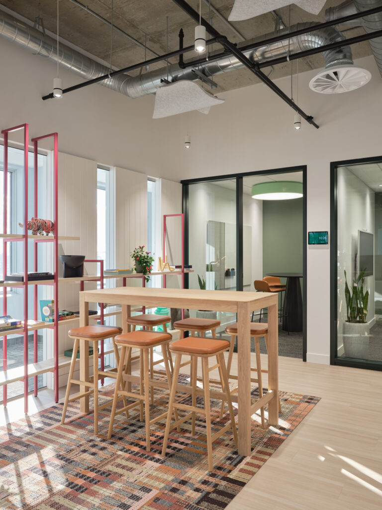 Rénovation de bureaux à Paris : Les tendances en 2025 découvrez les tendances bureaux 2025 : espaces de travail innovants, design durable, technologie intelligente et bien-être des employés au cœur des nouveaux aménagements professionnels.