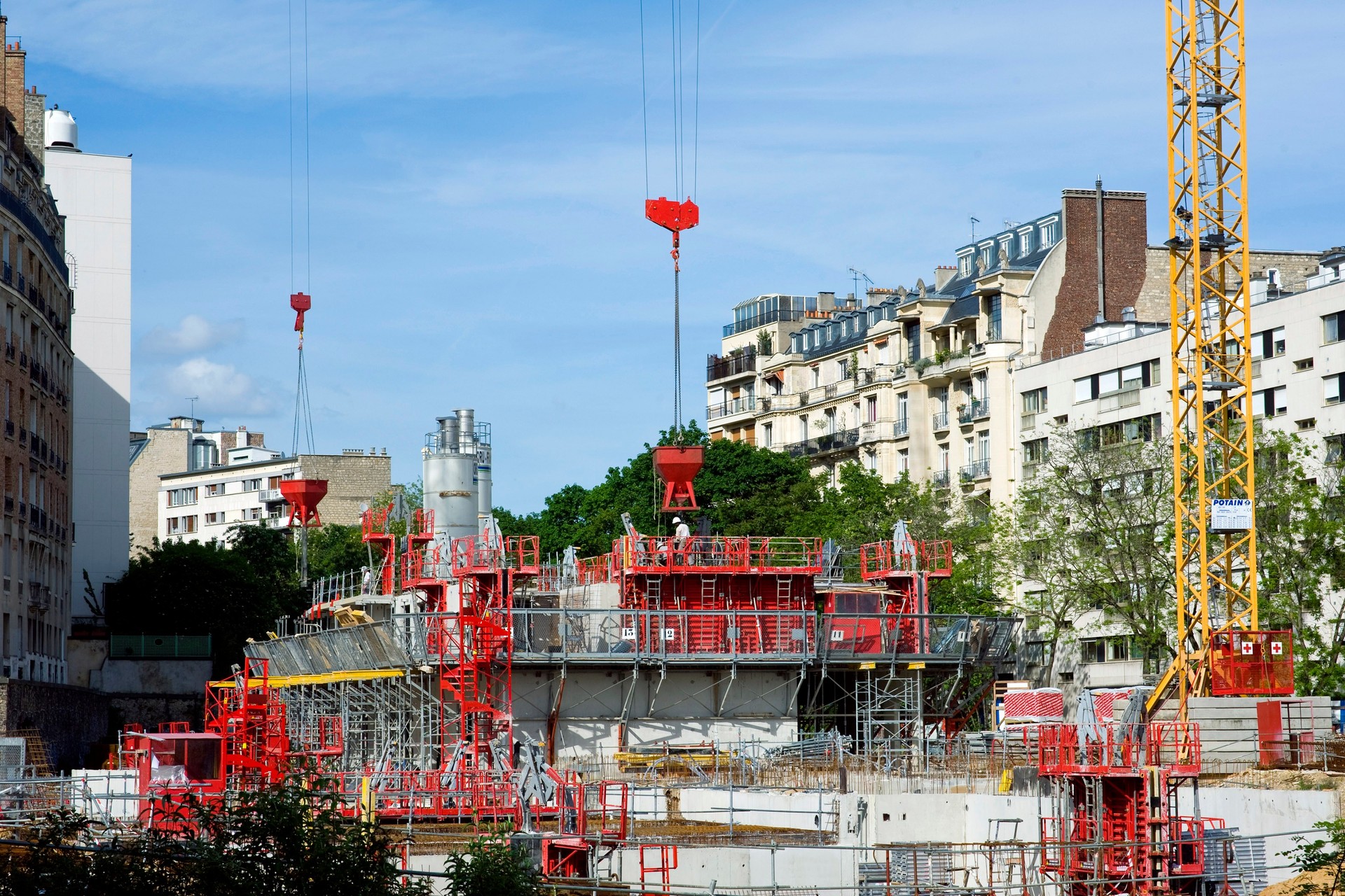À Paris, la transformation du parc social prend son envol avec le chantier emblématique des Olympiades découvrez comment la transformation du parc social à paris améliore les logements, favorise la mixité sociale et répond aux nouveaux besoins des habitants de la capitale.