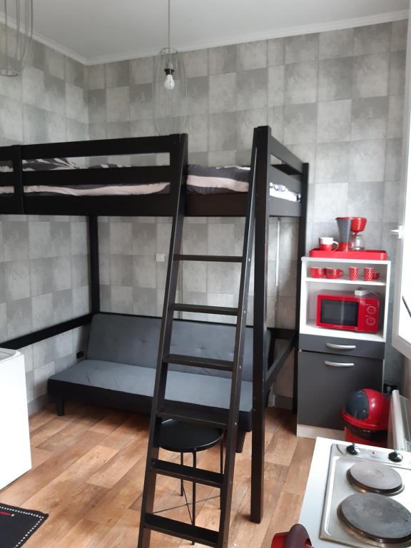 comment aménager un studio de 14m2 découvrez nos conseils et idées d’aménagement pour optimiser un studio de 14m2 : astuces de rangement, meubles gain de place et inspirations pour créer un espace fonctionnel et agréable à vivre.