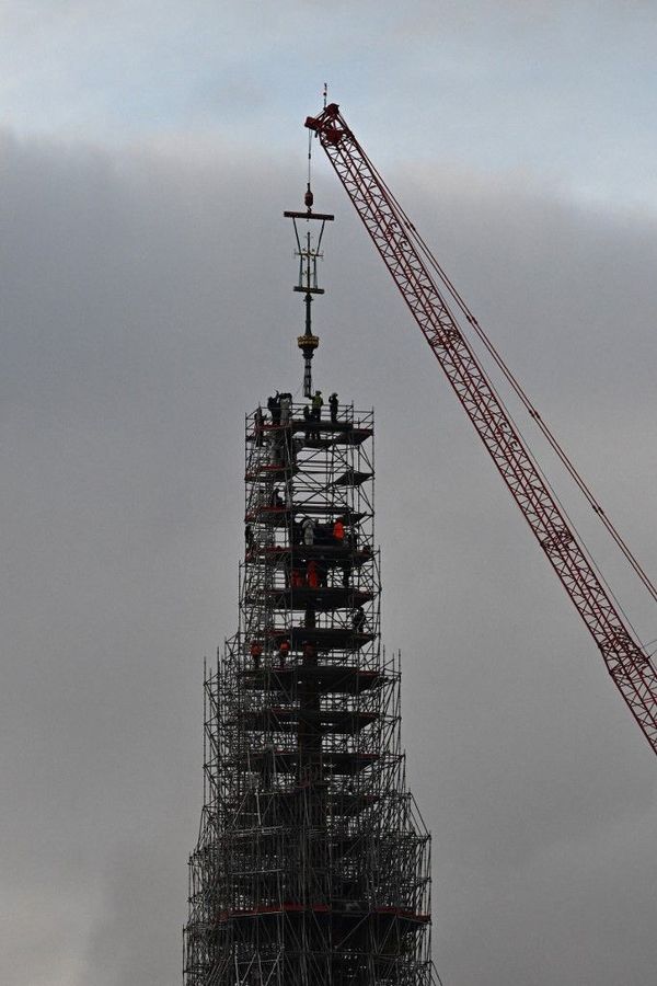 À Paris, le chantier colossal autour de Notre-Dame se poursuit : un casse-tête qui s'étendra jusqu'en 2030 découvrez l