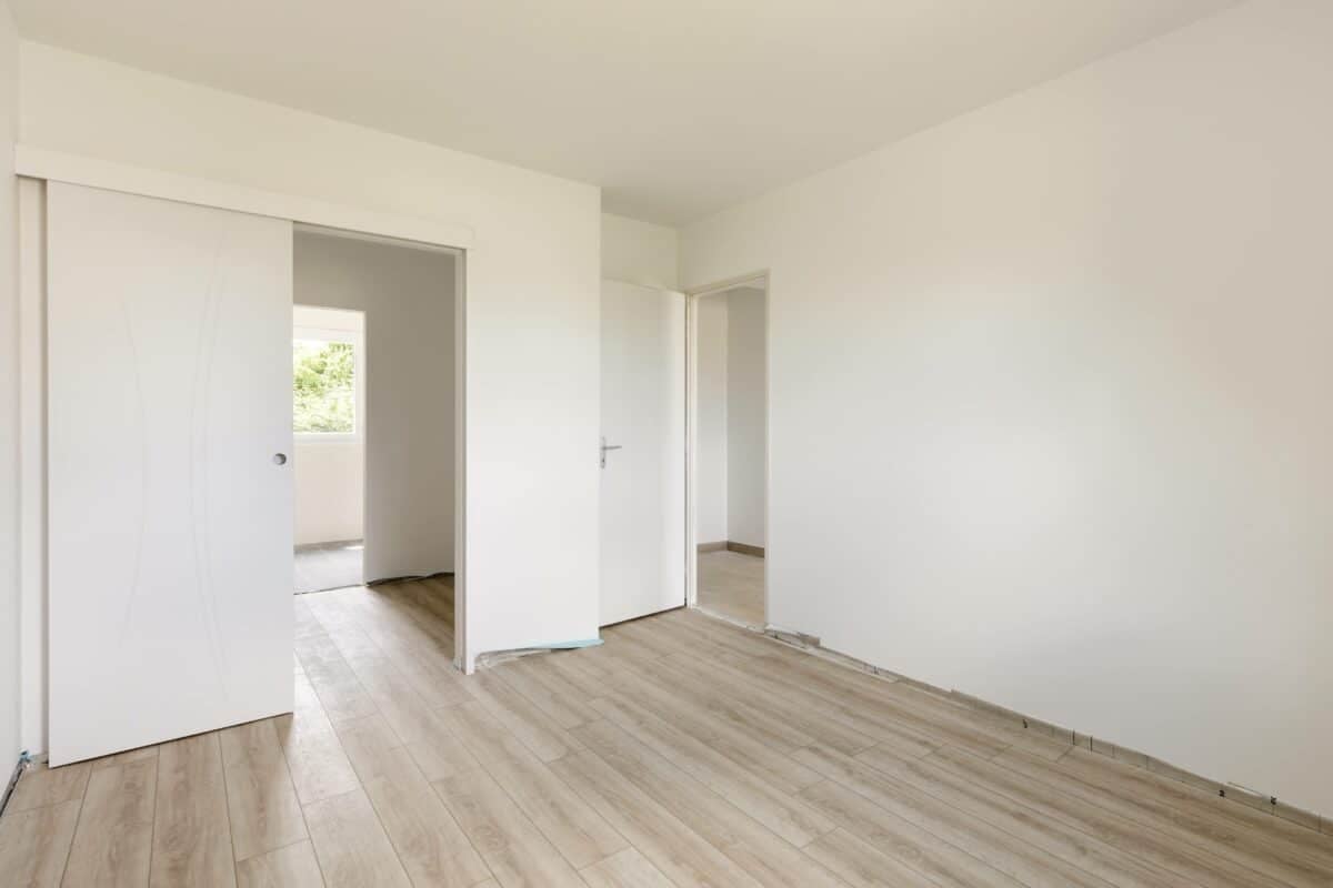 obtenez une estimation pr&eacute;cise du roi de votre projet de r&eacute;novation. d&eacute;couvrez comment optimiser vos travaux pour maximiser la rentabilit&eacute; de votre investissement immobilier.