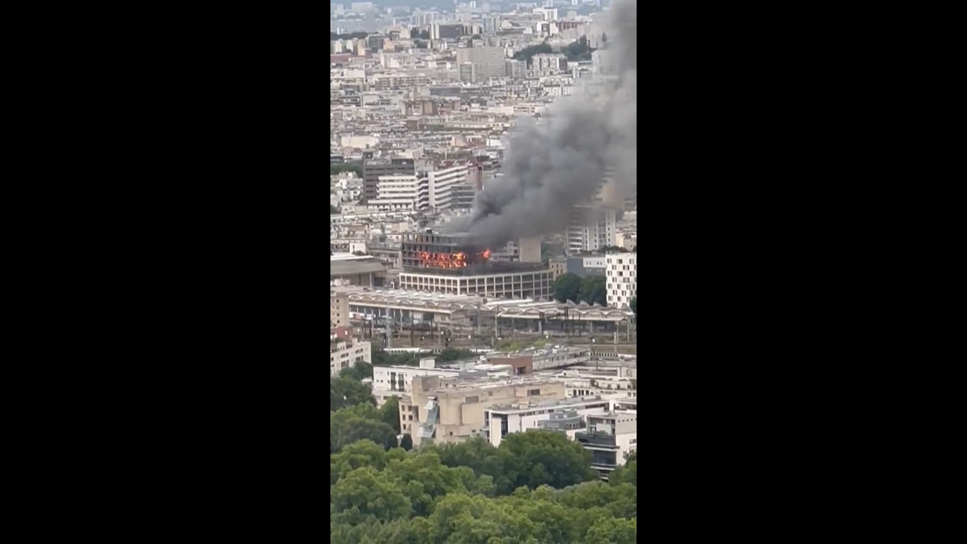 Paris : un incendie majeur dans un bâtiment en construction du 12e arrondissement maîtrisé avec succès un incendie à paris a été rapidement maîtrisé par les pompiers, évitant tout blessé grave et limitant les dégâts. suivez les dernières informations sur cet incident.
