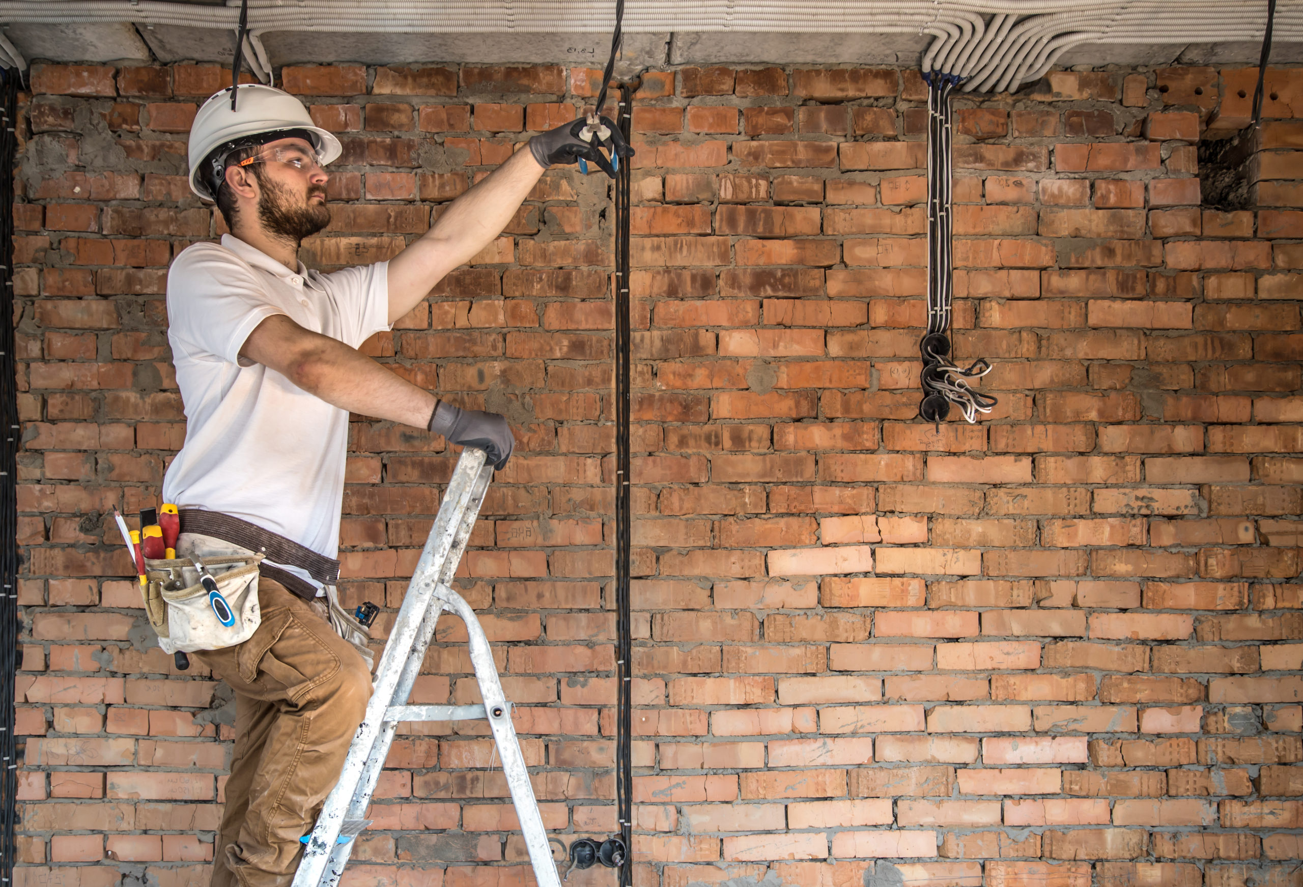 Comment mettre à jour l’installation électrique d’une maison ancienne ? découvrez comment réussir la mise à jour électrique d’une maison ancienne : conseils pour mettre l’installation aux normes, gagner en sécurité et optimiser votre confort au quotidien.