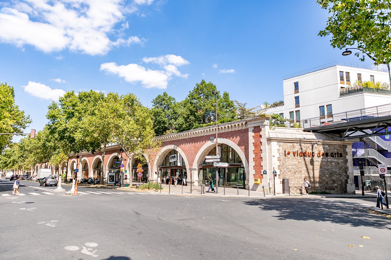 Les conseils pour une première rencontre avec un artisan à Paris organisez votre première rencontre avec un artisan à paris. découvrez des conseils pour choisir le bon professionnel et réussir vos premiers échanges pour vos projets artisanaux.