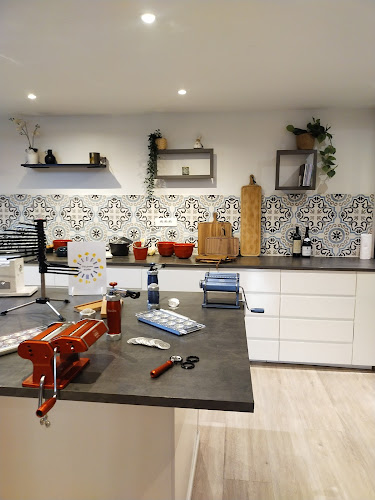 Quelles sont les meilleures solutions de rangement pour cuisine à Paris ? optimisez votre espace avec nos solutions de rangement cuisine à paris. profitez de conseils sur mesure et d’aménagements astucieux pour une cuisine pratique et organisée.