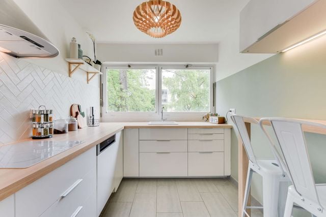 Comment refaire sa cuisine Soi-même ? découvrez comment refaire votre cuisine vous-même : conseils, astuces, étapes clés et idées pour réussir la rénovation de votre cuisine à moindre coût et avec succès.