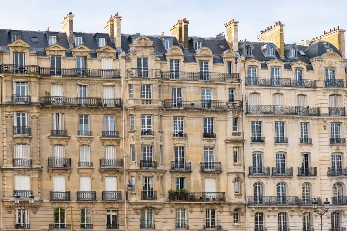 Quelles sont les étapes pour rénover une façade haussmannienne ? découvrez nos conseils et services pour la rénovation de façade haussmannienne : techniques adaptées, respect du style architectural et valorisation du patrimoine à paris.