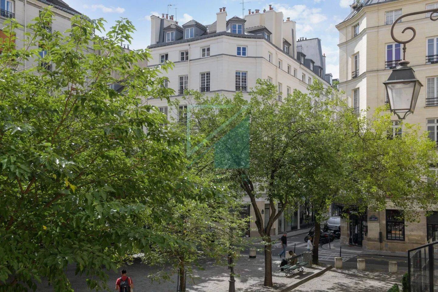 Transformez votre intérieur à Paris 75004 : les meilleurs conseils pour des travaux réussis ! confiez vos travaux de rénovation à paris 75004 à des experts qualifiés. profitez de prestations sur-mesure pour rénover votre appartement ou local professionnel dans le marais. devis gratuit et interventions rapides !