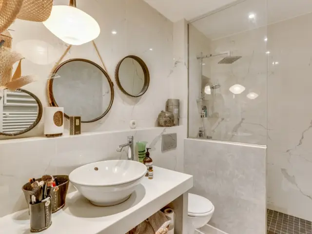 Rénovation de salle de bain : planifier son espace à Paris 75004 confiez la rénovation de votre salle de bain à paris 75004 à des professionnels qualifiés. conseils personnalisés, devis gratuit et travaux sur-mesure pour un espace moderne, fonctionnel et élégant.